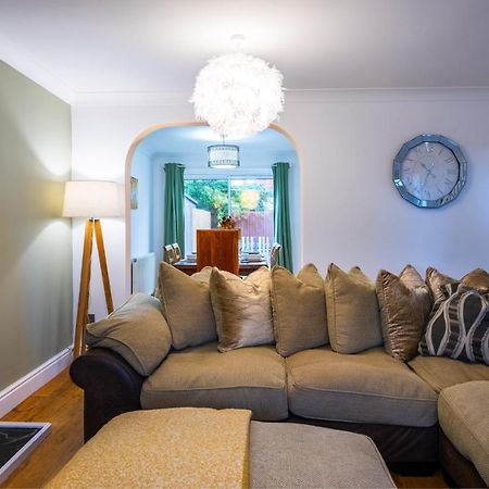 Beautiful House In South Cambridge, 14-Min Drive To The City Centre, Free Parking, No Sofabeds, Sleeps 6 외부 사진