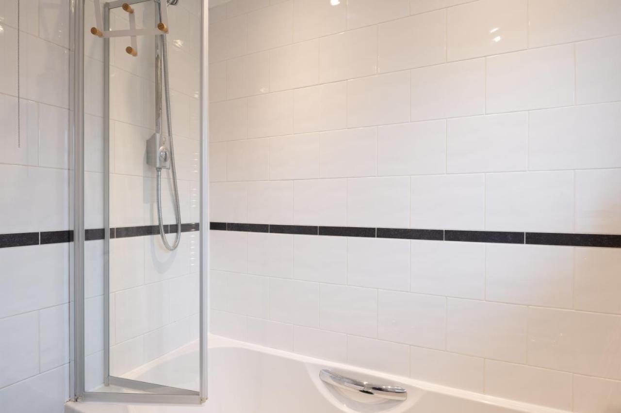 Beautiful House In South Cambridge, 14-Min Drive To The City Centre, Free Parking, No Sofabeds, Sleeps 6 외부 사진