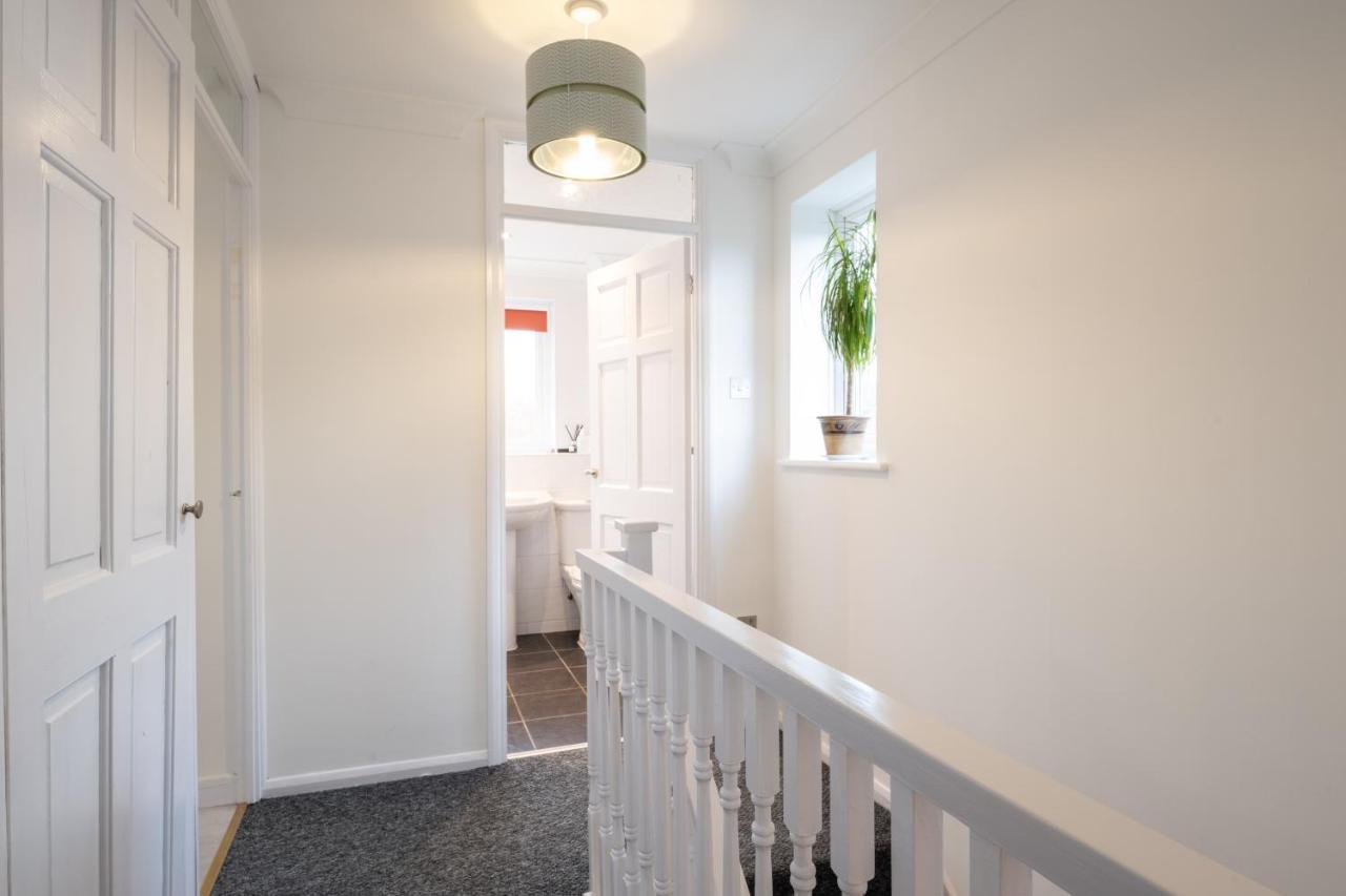 Beautiful House In South Cambridge, 14-Min Drive To The City Centre, Free Parking, No Sofabeds, Sleeps 6 외부 사진