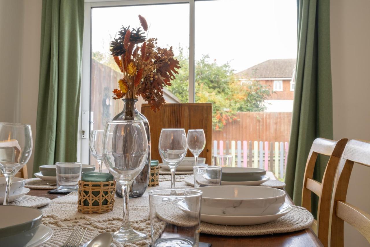 Beautiful House In South Cambridge, 14-Min Drive To The City Centre, Free Parking, No Sofabeds, Sleeps 6 외부 사진