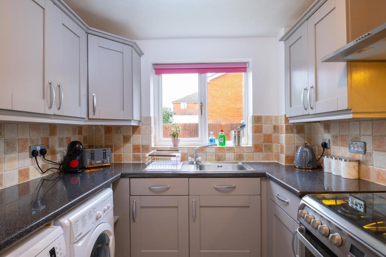 Beautiful House In South Cambridge, 14-Min Drive To The City Centre, Free Parking, No Sofabeds, Sleeps 6 외부 사진