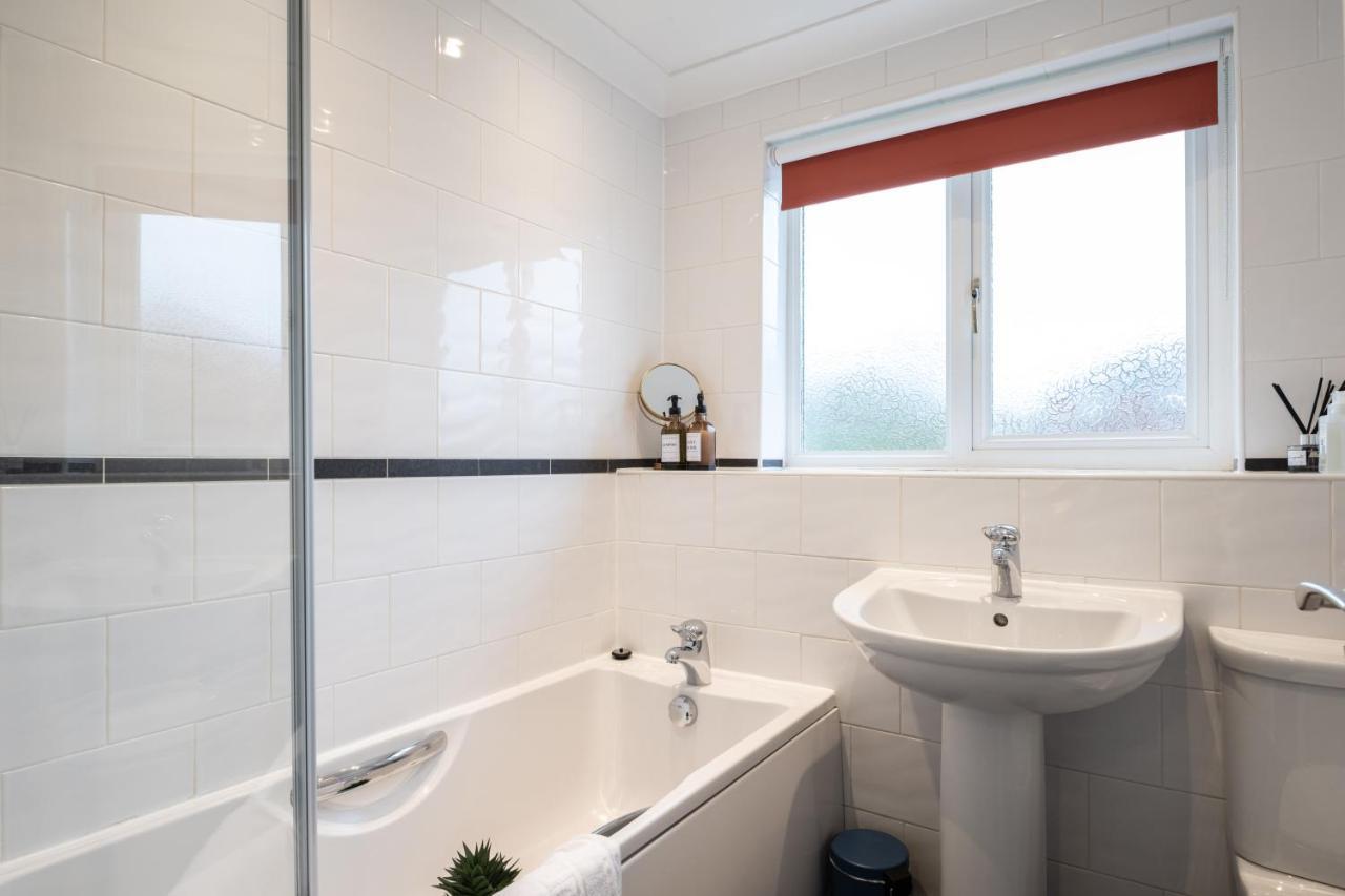 Beautiful House In South Cambridge, 14-Min Drive To The City Centre, Free Parking, No Sofabeds, Sleeps 6 외부 사진