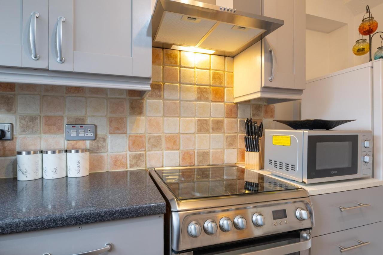 Beautiful House In South Cambridge, 14-Min Drive To The City Centre, Free Parking, No Sofabeds, Sleeps 6 외부 사진