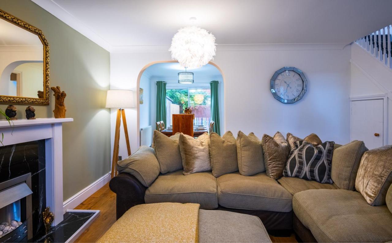Beautiful House In South Cambridge, 14-Min Drive To The City Centre, Free Parking, No Sofabeds, Sleeps 6 외부 사진
