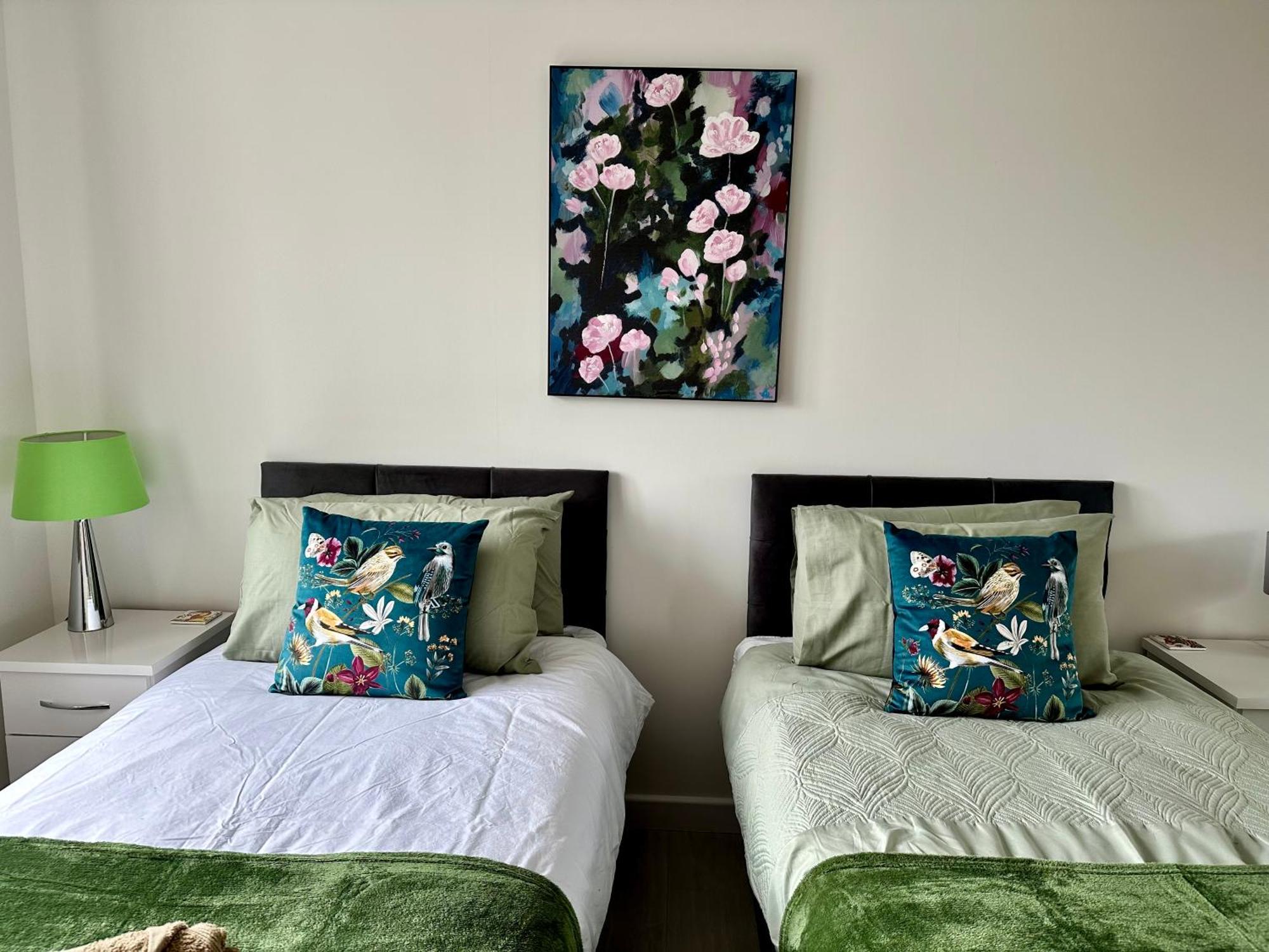 Beautiful House In South Cambridge, 14-Min Drive To The City Centre, Free Parking, No Sofabeds, Sleeps 6 외부 사진